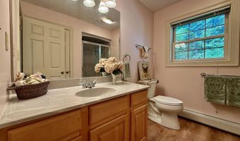 40 Lakewood Dr, Alton, NH 03810