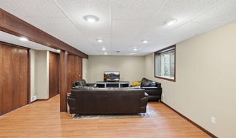 916 Whitney Dr, Apple Valley, MN 55124