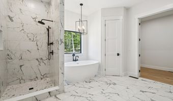 1 Jaytee Dr, Alton, NH 03809