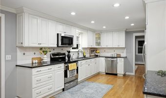 123 Stone Gate Dr, North Kingstown, RI 02852