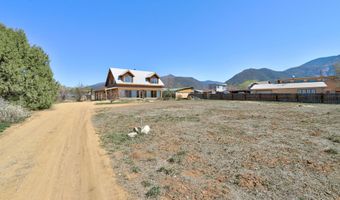 34 Dos Carpinteros Rd, Arroyo Seco, NM 87514