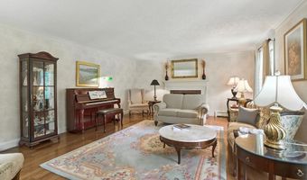 35 Shaw Dr, Bedford, NH 03110