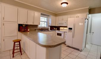 948 Pinebluff Lake Rd, Aberdeen, NC 28315