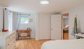 32 Pleasant Hill Rd, Falmouth, ME 04105