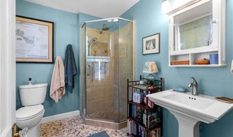 22 Greenough Pl, Newport, RI 02840