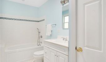 6 Conway Dr, Barrington, RI 02806