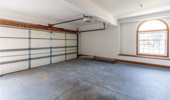 121 Summershade Ct, Amherst, NY 14051