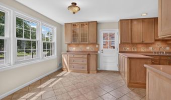 6035 CHATSWORTH Ln, Bethesda, MD 20814