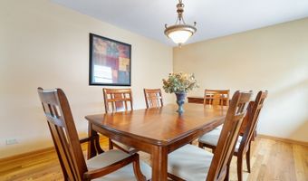 11 E Appletree Ln, Arlington Heights, IL 60004