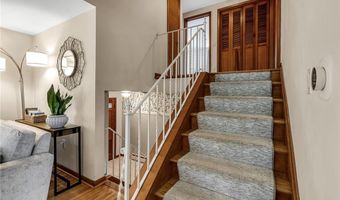 60 Fairways Blvd, Amherst, NY 14221
