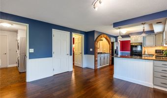 55 Hunt Club Cir, Amherst, NY 14051