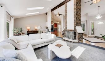 611 W Whiting Ln, Arlington Heights, IL 60004
