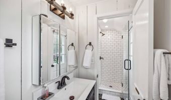 84 Indian Wells Hwy, Amagansett, NY 11930