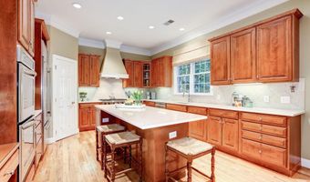 7927 SANDALFOOT Dr, Potomac, MD 20854