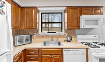 52 Westside Ave, Avenel, NJ 07001