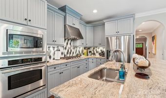 1701 Dearmon Dr, Charlotte, NC 28205