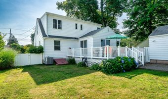 16 Raymond Pl, Cromwell, CT 06416