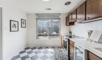 1763 S HAYES St 2, Arlington, VA 22202