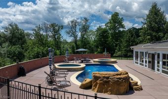 525 N Hametown Rd, Akron, OH 44333