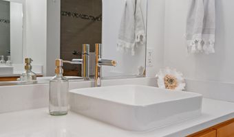 17 Chapel St Apt 402, Albany, NY 12210