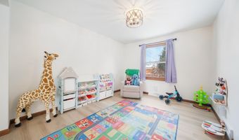 1820 W GLENDALE Ave, Appleton, WI 54914