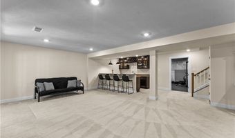 327 Crest Ln, Adams Twp., PA 16046
