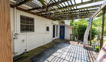 920 Grove St, Baldwin City, KS 66006