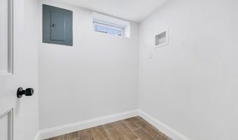 33 Silverpine Dr, Amityville, NY 11701