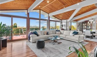10 Ocean View Dr, Middletown, RI 02842