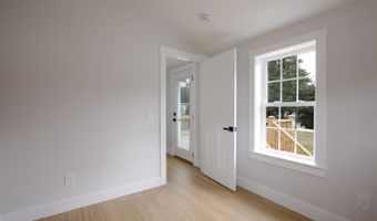 9 2nd St, Bourne, MA 02532