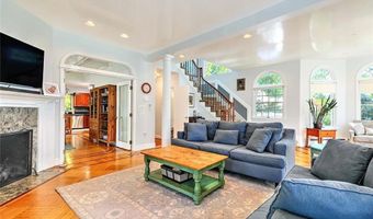 247 Oaklawn Ave, Cranston, RI 02920