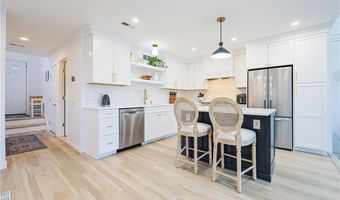 87 Nipmuc Trl B, North Providence, RI 02904