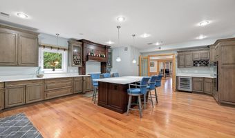 7230 BEVERLY St, Annandale, VA 22003