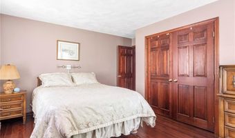 10 Oak Hill Dr, Lincoln, RI 02865