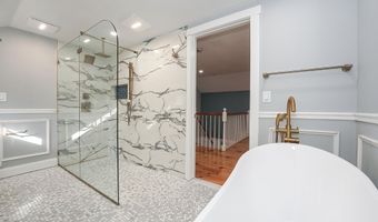 240 Oak St, Centerville, MA 02632