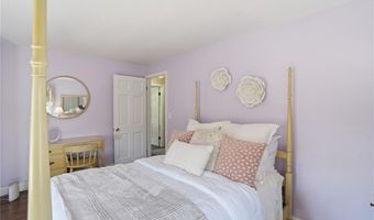 194 New Meadow Rd, Barrington, RI 02806