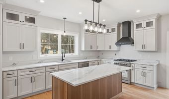 14 Stacey Ln 2, Chester, NH 03036