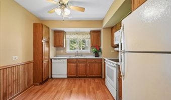 835 S Dwyer Ave A, Arlington Heights, IL 60005