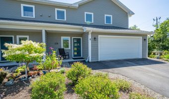 8 Shipmasters Cove Rd, Belfast, ME 04915