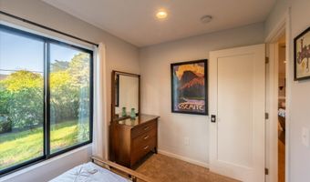 390 4TH St SW, Bandon, OR 97411