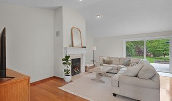 7922 Pine Edge Ct SE, Alto, MI 49302