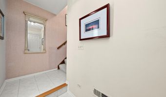 1943 N Charter Point Dr D, Arlington Heights, IL 60004