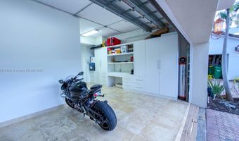 3024 NE 210th St, Aventura, FL 33180