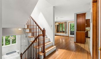 9 Pavillion Rd, Amherst, NH 03031