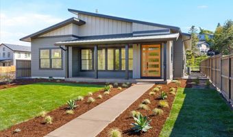 360 Briscoe Pl, Ashland, OR 97520