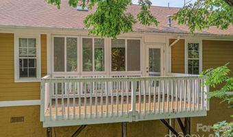 902 Woodlea Ct, Asheville, NC 28806