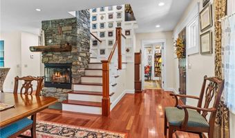 93 Kickemuit Ave, Bristol, RI 02809
