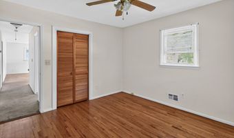 17 Railroad Ave, Beachwood, NJ 08722
