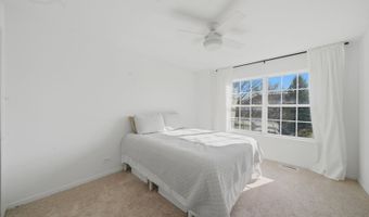 510 Golden Valley Ln, Algonquin, IL 60102