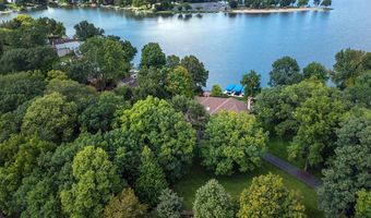 799 Lake Holiday Dr, Hainesville, IL 60548